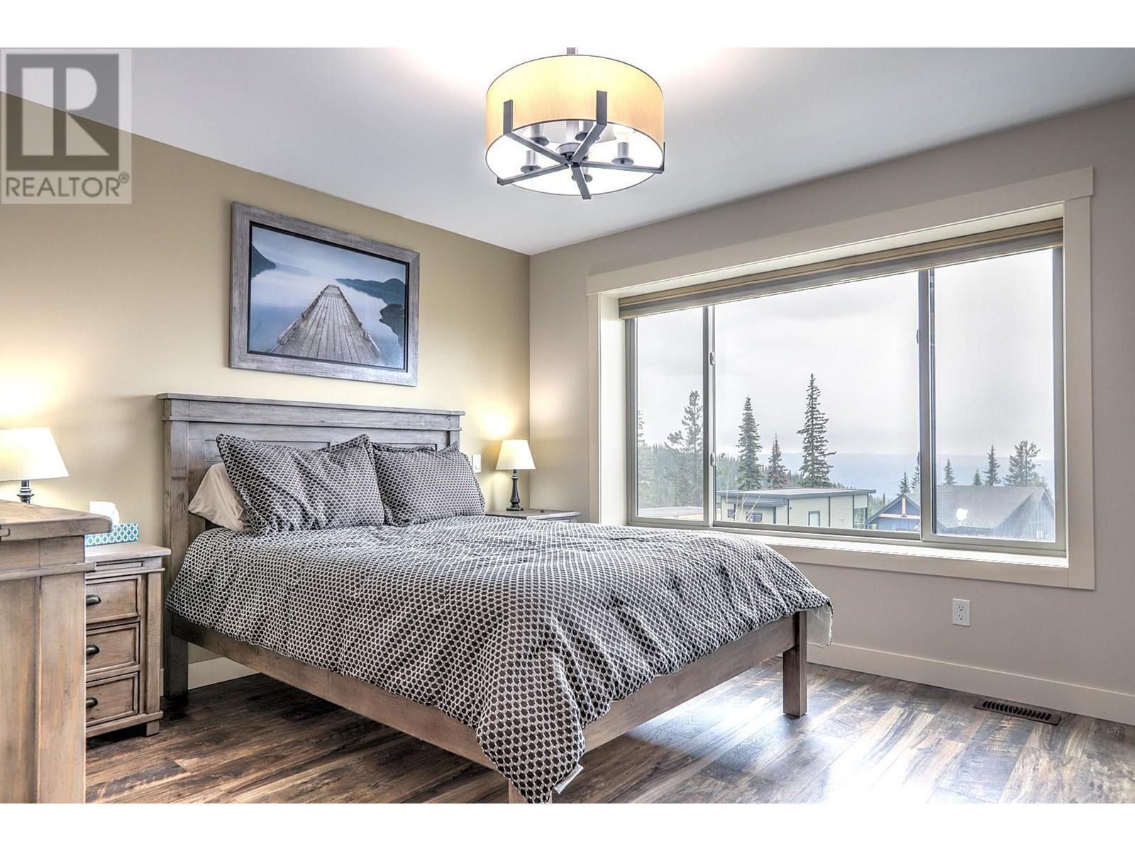 9834 Cathedral Drive, Silver Star, BC - Indoor Photo Showing Bedroom