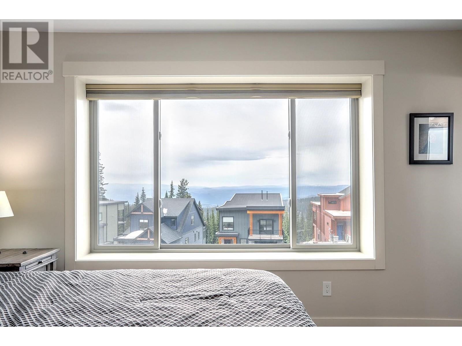 9834 Cathedral Drive, Silver Star, BC - Indoor Photo Showing Bedroom