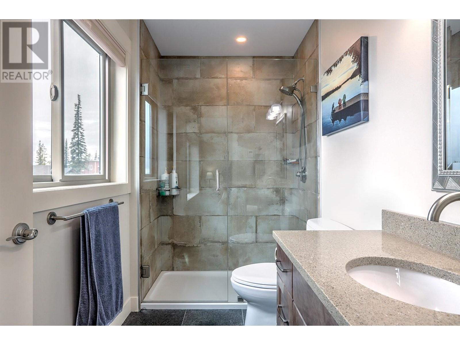 9834 Cathedral Drive, Silver Star, BC - Indoor Photo Showing Bathroom