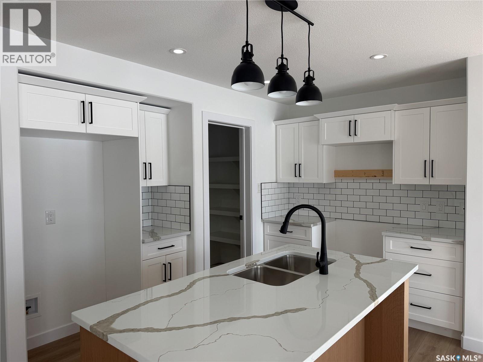 174 Doran Way, Saskatoon, SK - Indoor Photo Showing Kitchen With Double Sink