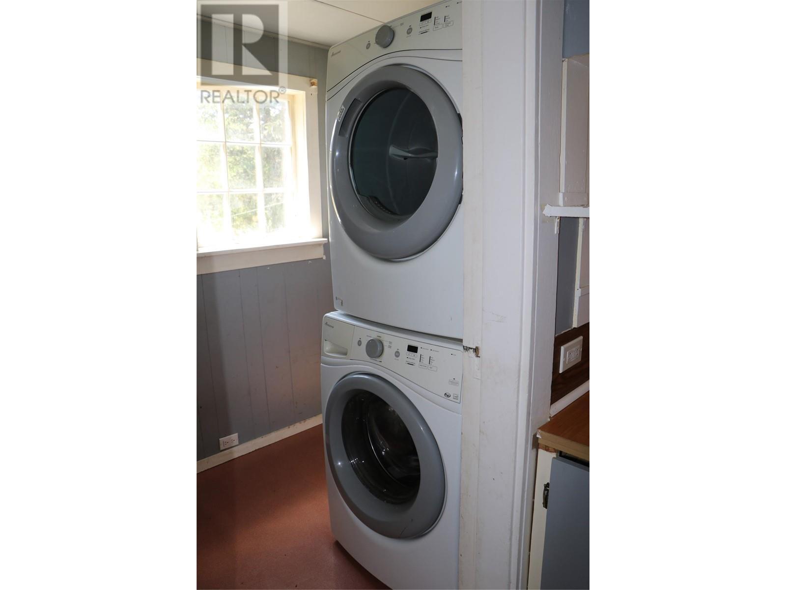 2370/2582 Barnhartvale Road, Kamloops, BC - Indoor Photo Showing Laundry Room