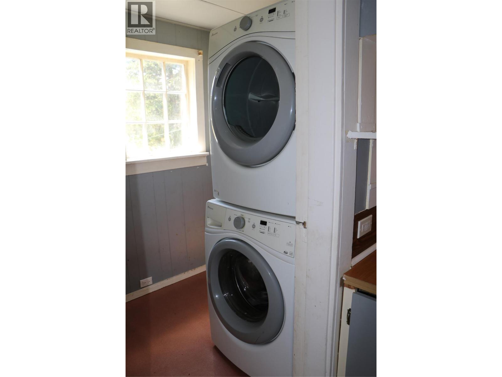 2370/2582 Barnhartvale Road, Kamloops, BC - Indoor Photo Showing Laundry Room