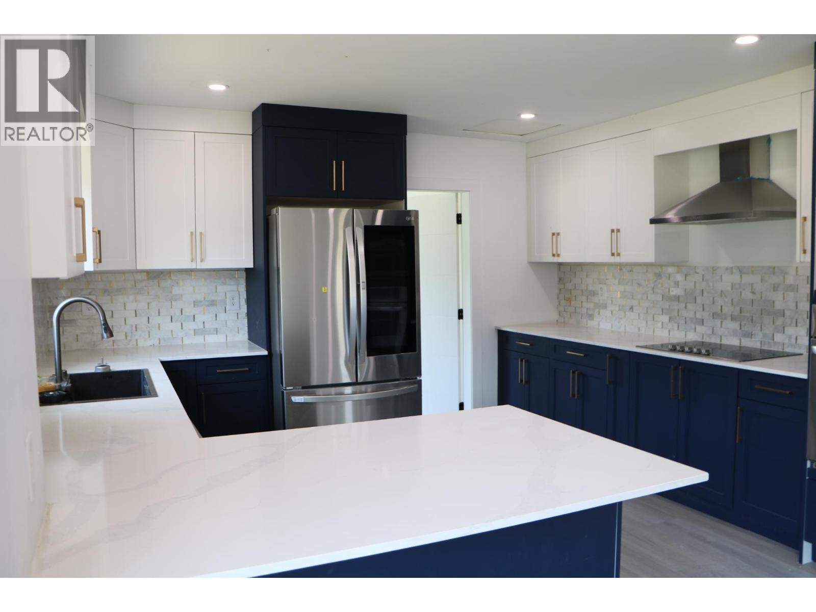 2448 Barnhartvale Road, Kamloops, BC - Indoor Photo Showing Kitchen With Upgraded Kitchen