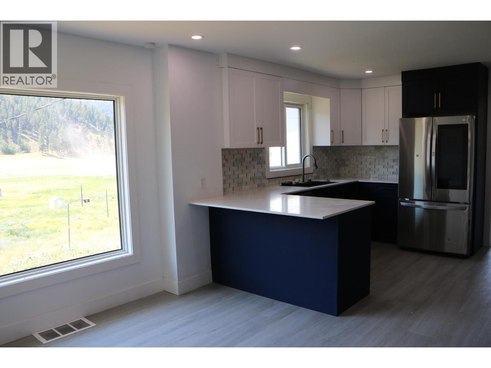 2448 Barnhartvale Road, Kamloops, BC - Indoor Photo Showing Kitchen