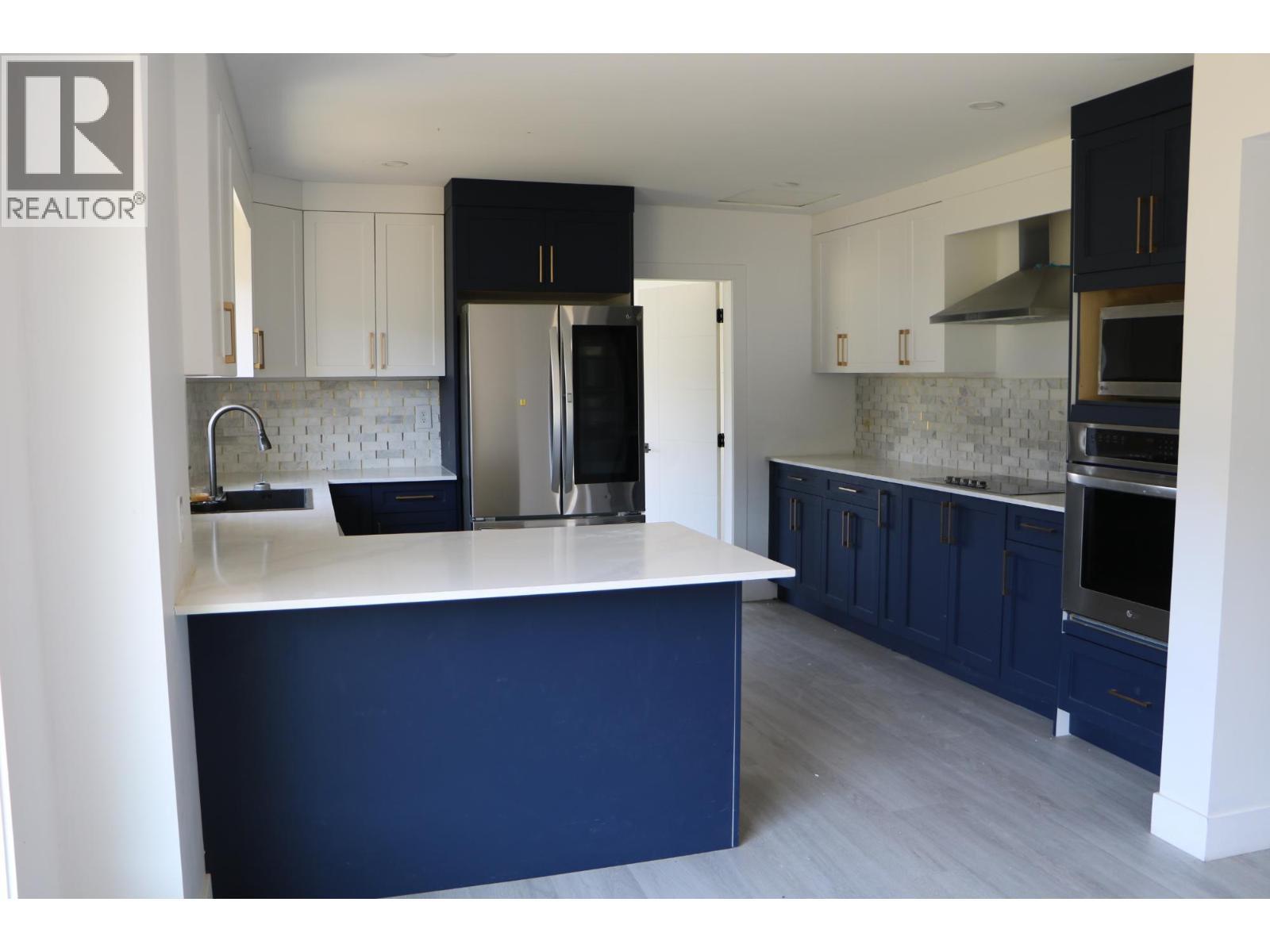 2448 Barnhartvale Road, Kamloops, BC - Indoor Photo Showing Kitchen