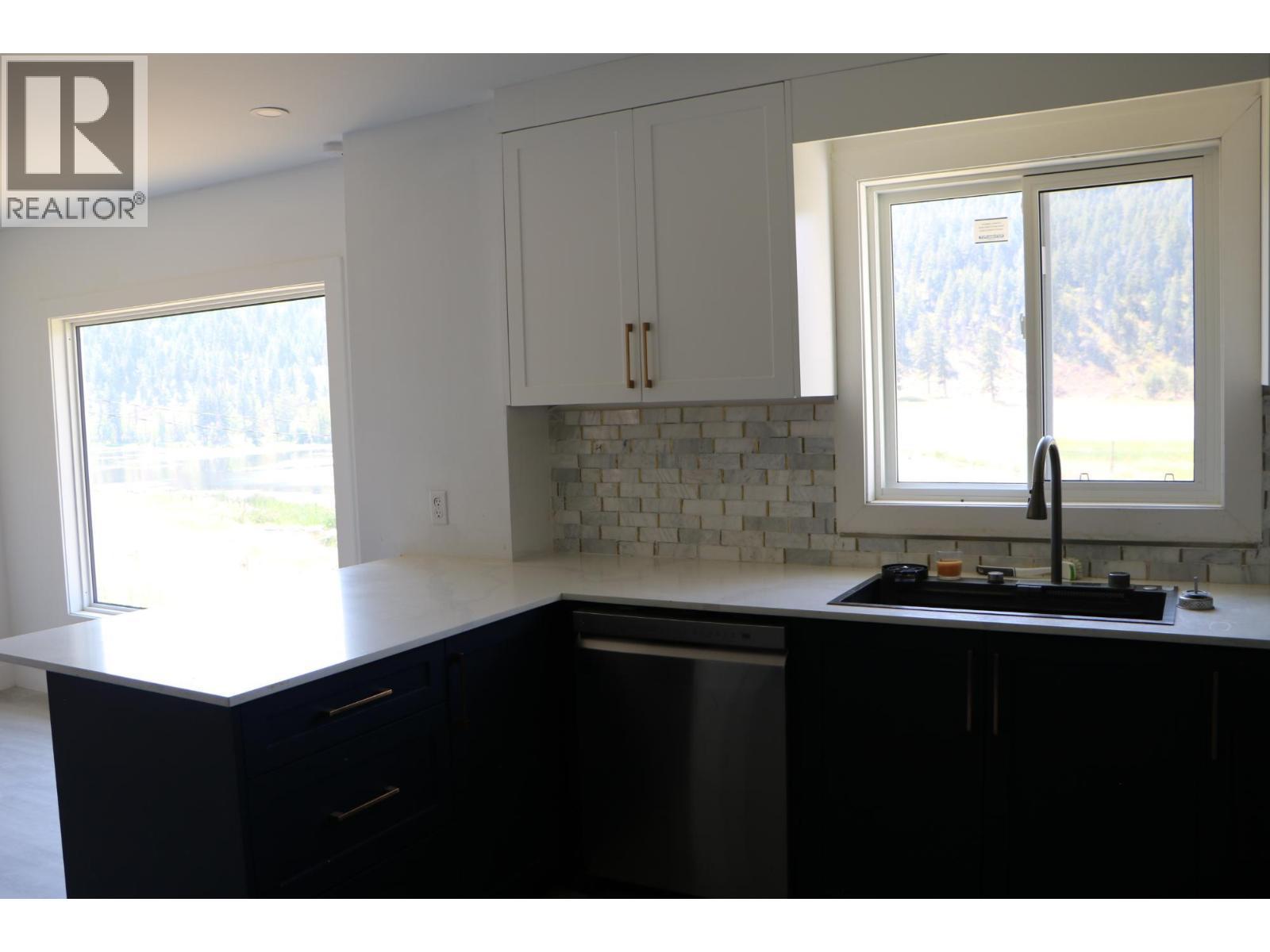 2448 Barnhartvale Road, Kamloops, BC - Indoor Photo Showing Kitchen