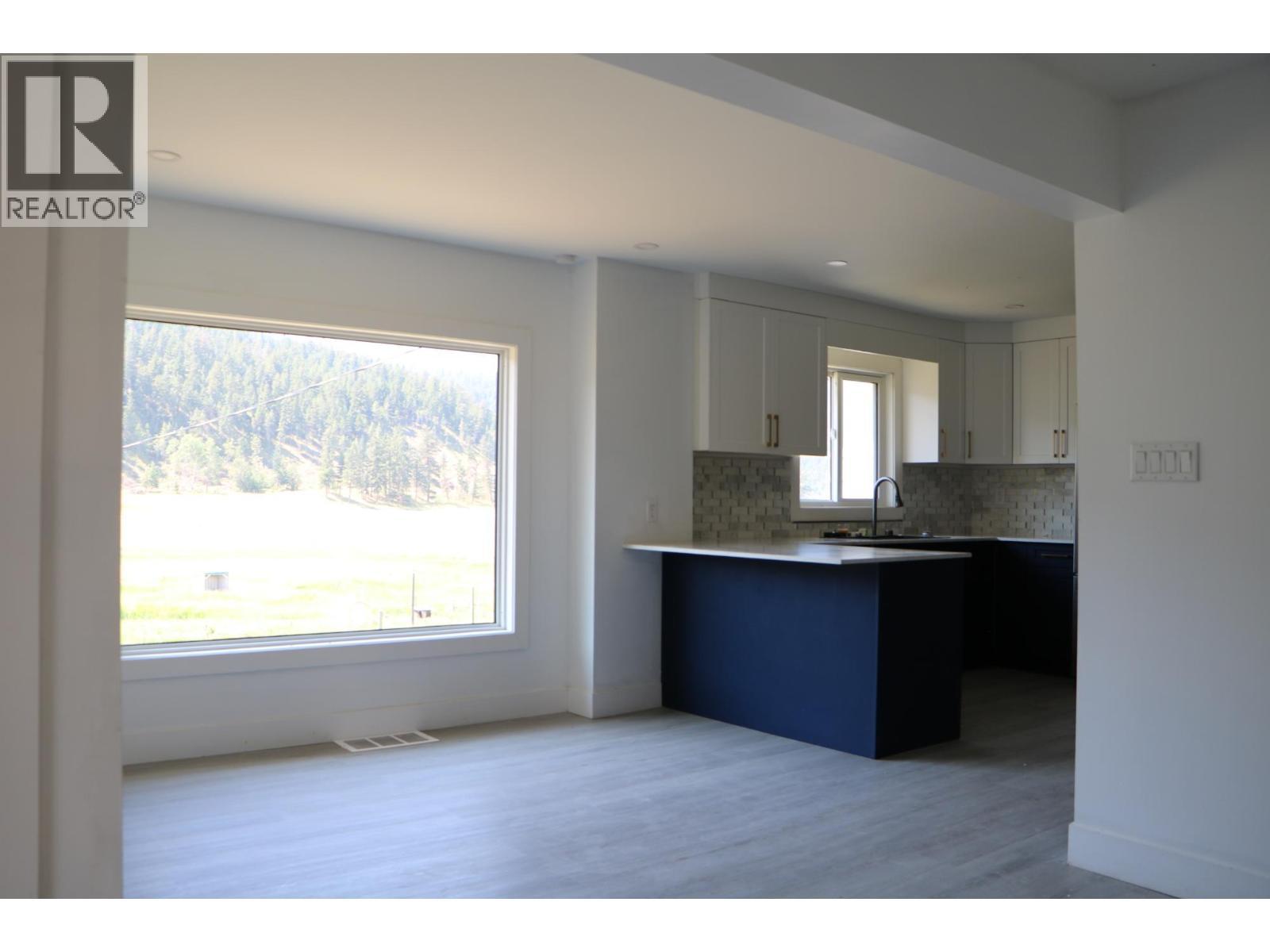 2448 Barnhartvale Road, Kamloops, BC - Indoor Photo Showing Kitchen