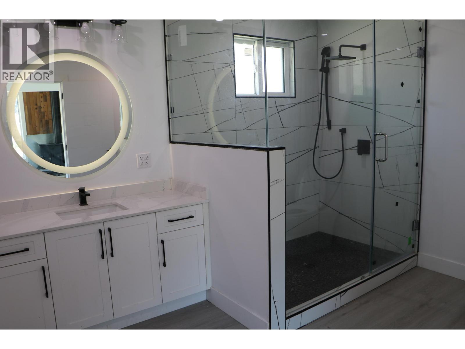 2448 Barnhartvale Road, Kamloops, BC - Indoor Photo Showing Bathroom