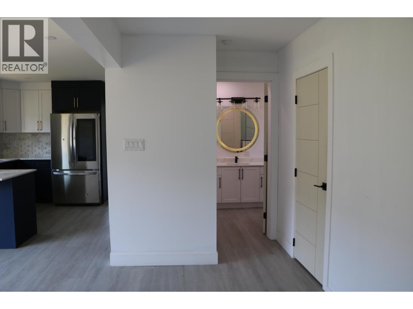 2448 Barnhartvale Road, Kamloops, BC - Indoor Photo Showing Kitchen