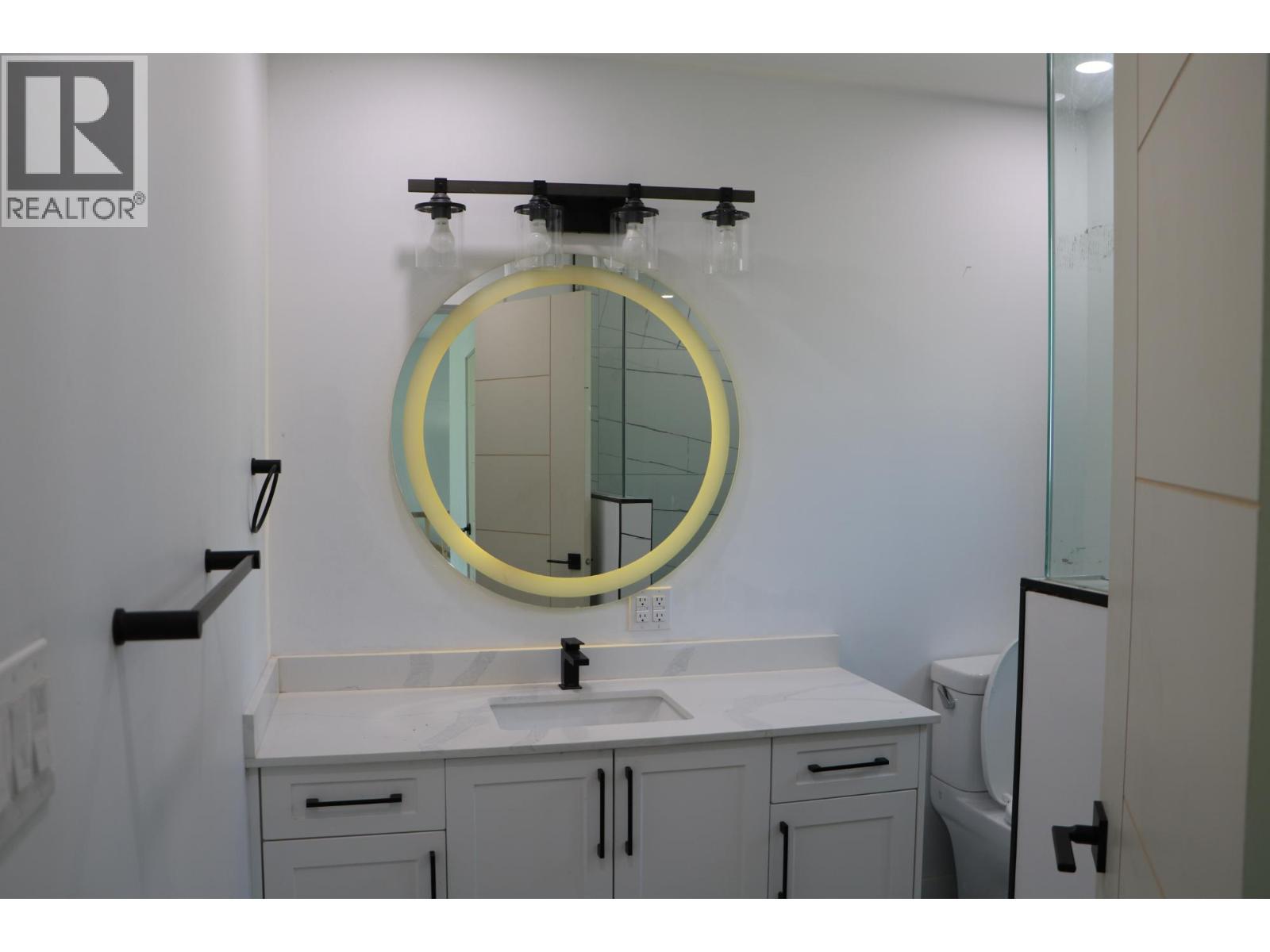 2448 Barnhartvale Road, Kamloops, BC - Indoor Photo Showing Bathroom