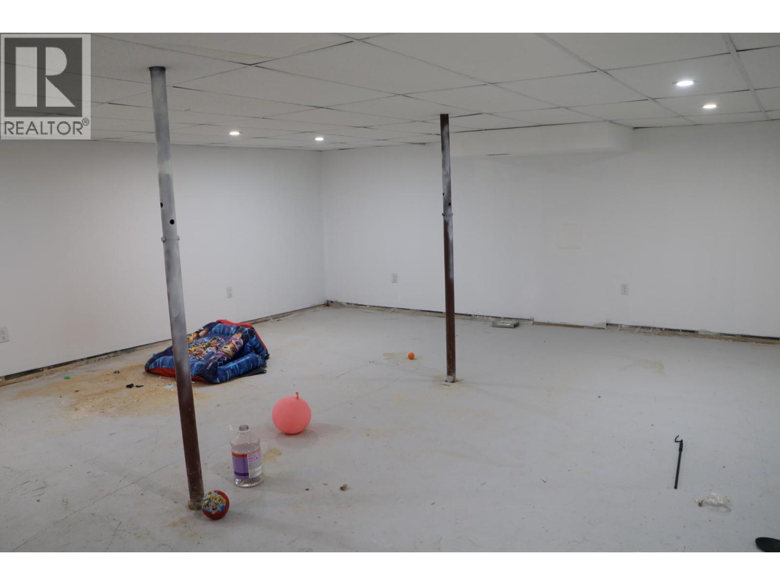 2448 Barnhartvale Road, Kamloops, BC - Indoor Photo Showing Garage