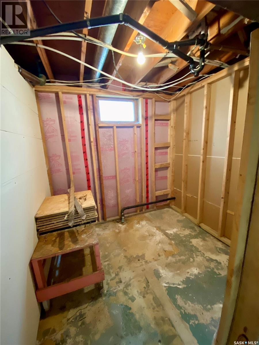 320 2 Street E, Carnduff, SK - Indoor Photo Showing Basement