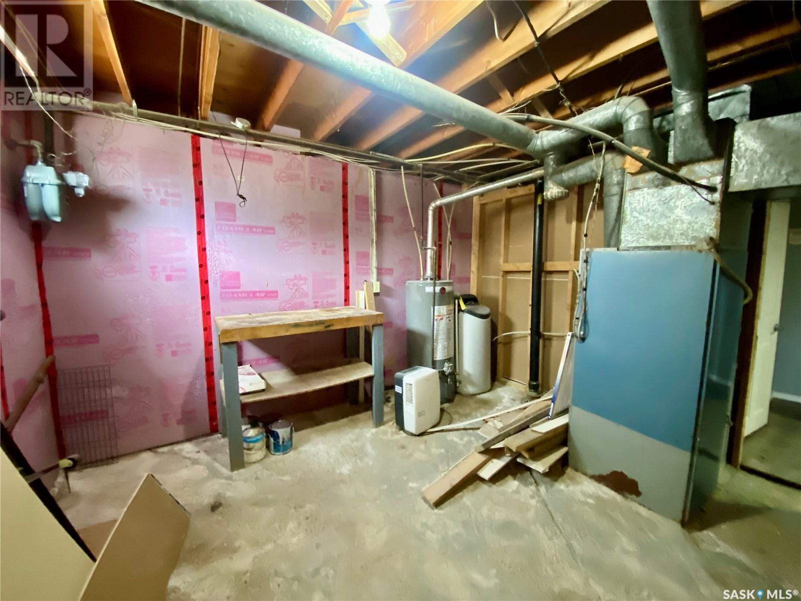 320 2 Street E, Carnduff, SK - Indoor Photo Showing Basement