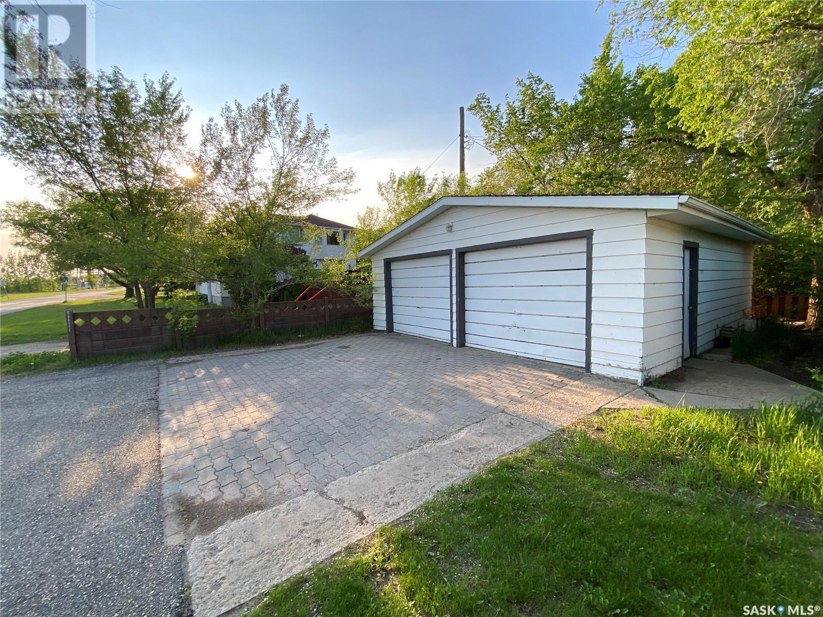 320 2 Street E, Carnduff, SK - Outdoor