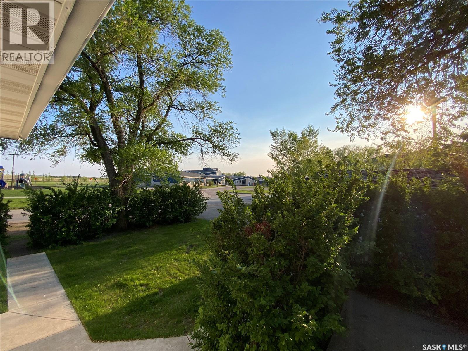 320 2 Street E, Carnduff, SK - Outdoor