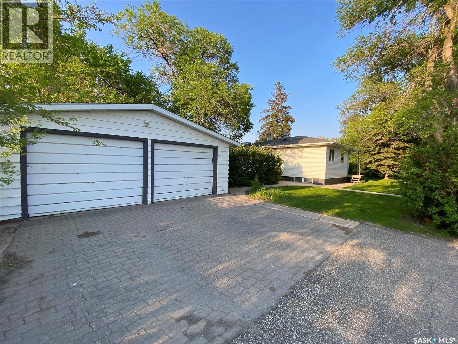 320 2 Street E, Carnduff, SK - Outdoor