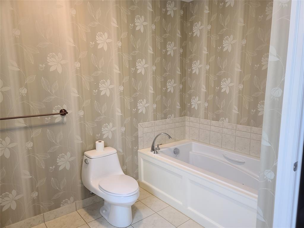 706-350 Front Street North, Sarnia, ON