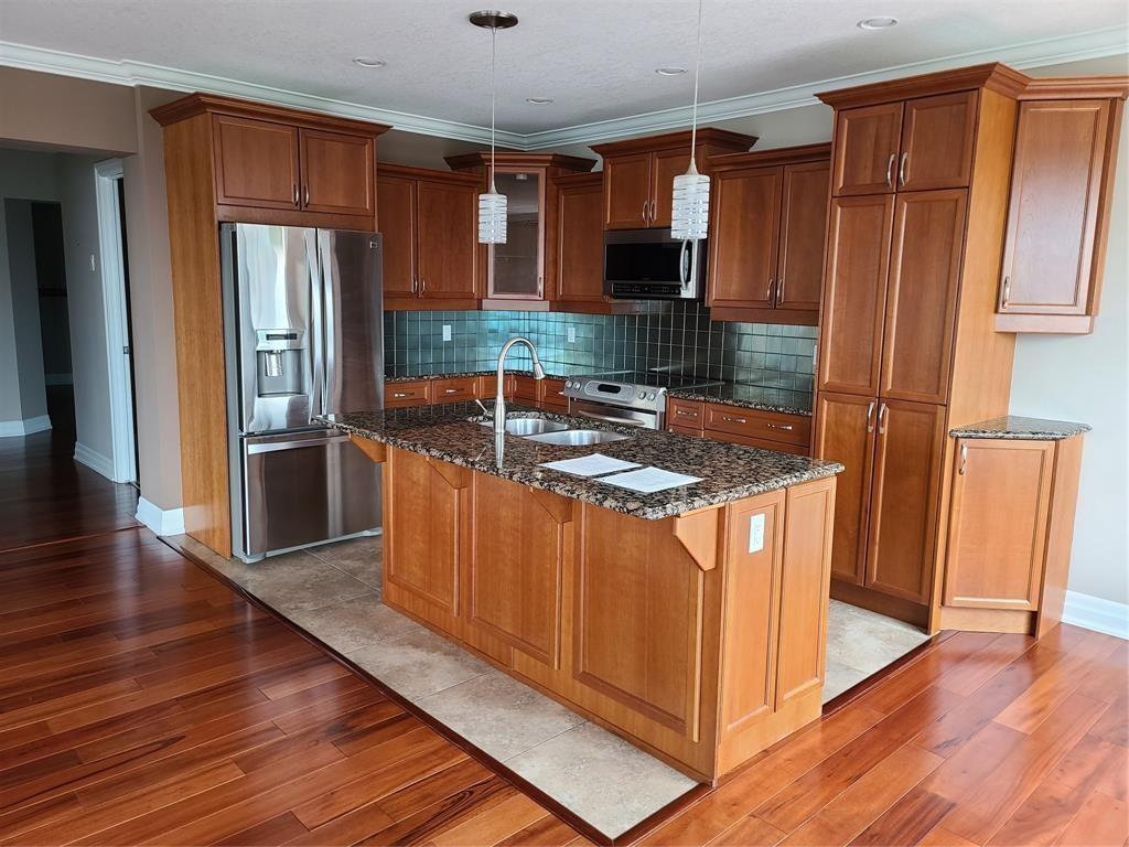 706-350 Front Street North, Sarnia, ON