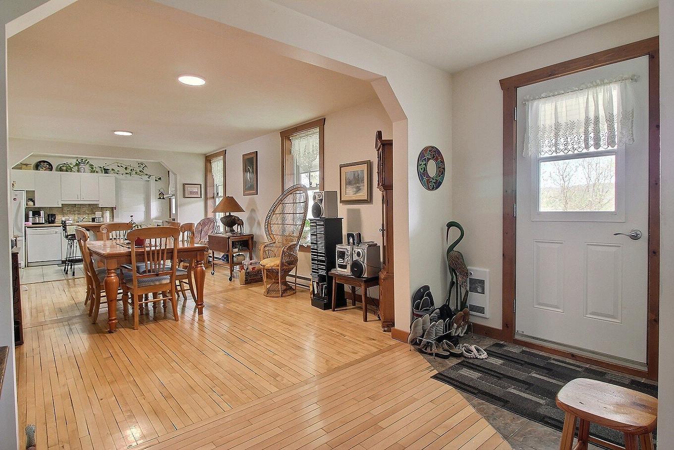 Hall - 1099 - 1105 Rue Main, Ayer'S Cliff, QC - Indoor