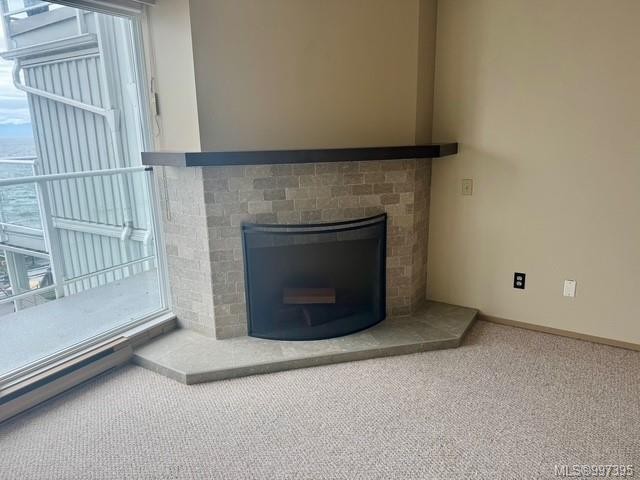 407-3555 Outrigger Rd, Nanoose Bay, BC - Indoor With Fireplace