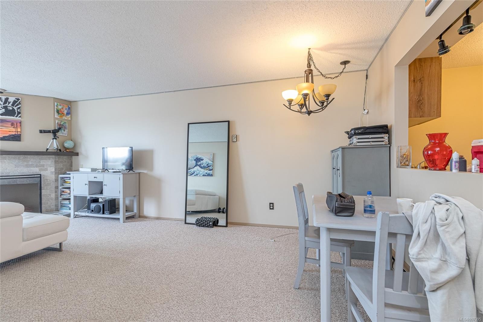 407-3555 Outrigger Rd, Nanoose Bay, BC - Indoor With Fireplace