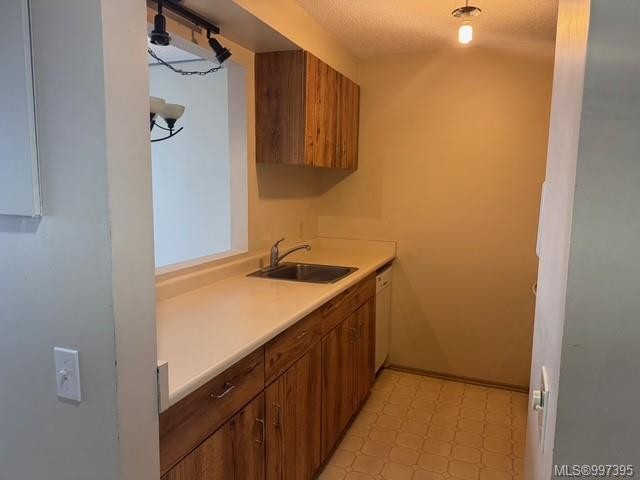 407-3555 Outrigger Rd, Nanoose Bay, BC - Indoor Photo Showing Kitchen