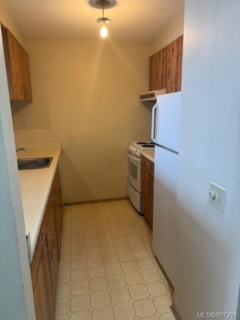 407-3555 Outrigger Rd, Nanoose Bay, BC - Indoor Photo Showing Kitchen