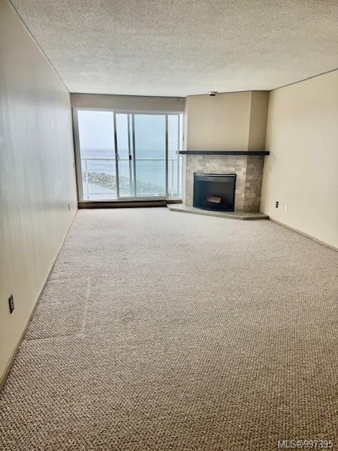 407-3555 Outrigger Rd, Nanoose Bay, BC - Indoor With Fireplace