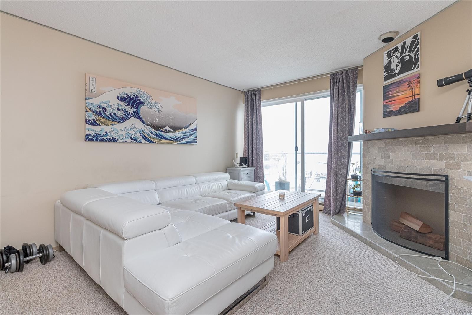 407-3555 Outrigger Rd, Nanoose Bay, BC - Indoor Photo Showing Living Room With Fireplace