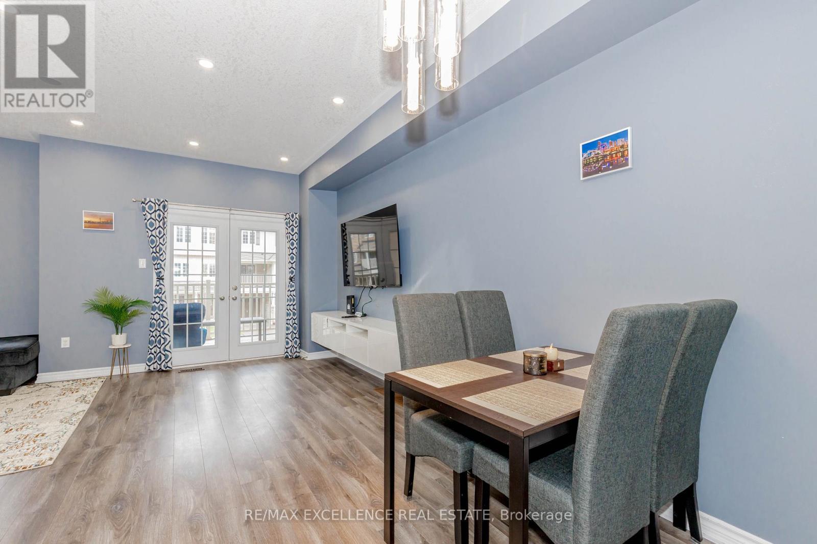 9 Hiscott Drive, Hamilton, ON - Indoor