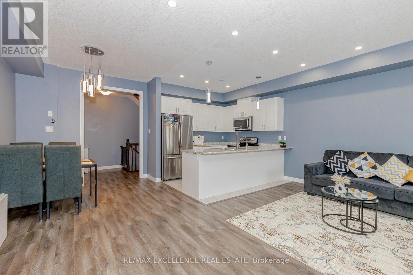 9 Hiscott Drive, Hamilton, ON - Indoor