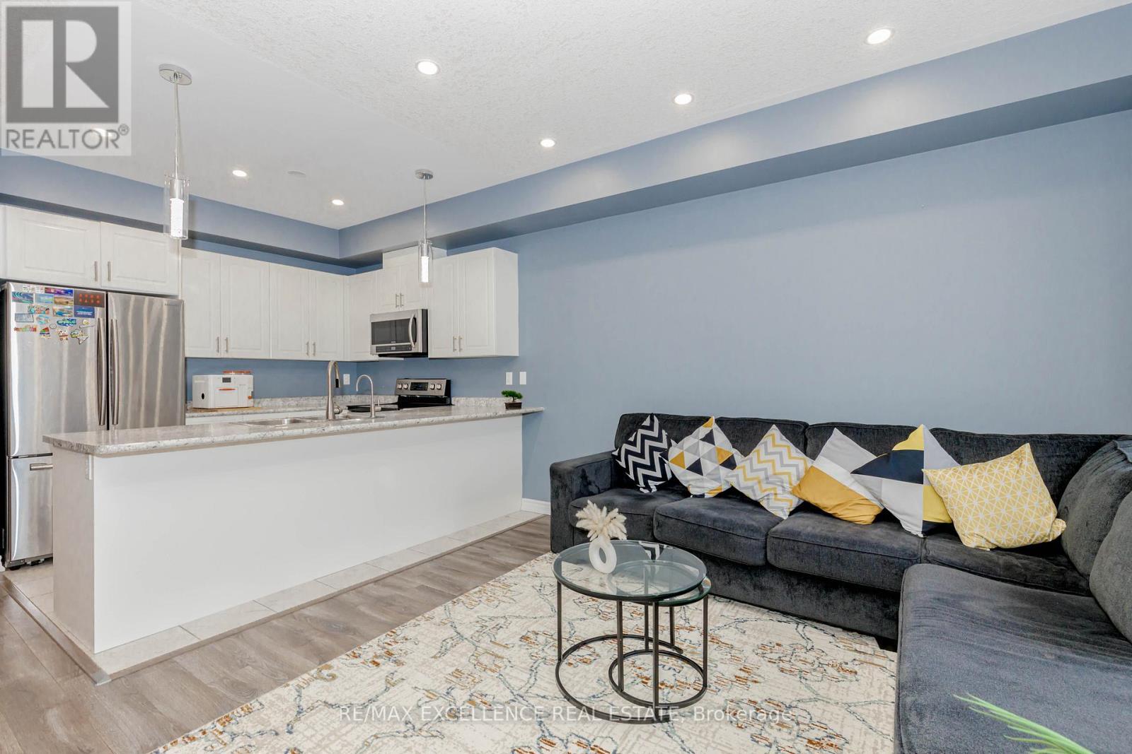 9 Hiscott Drive, Hamilton, ON - Indoor