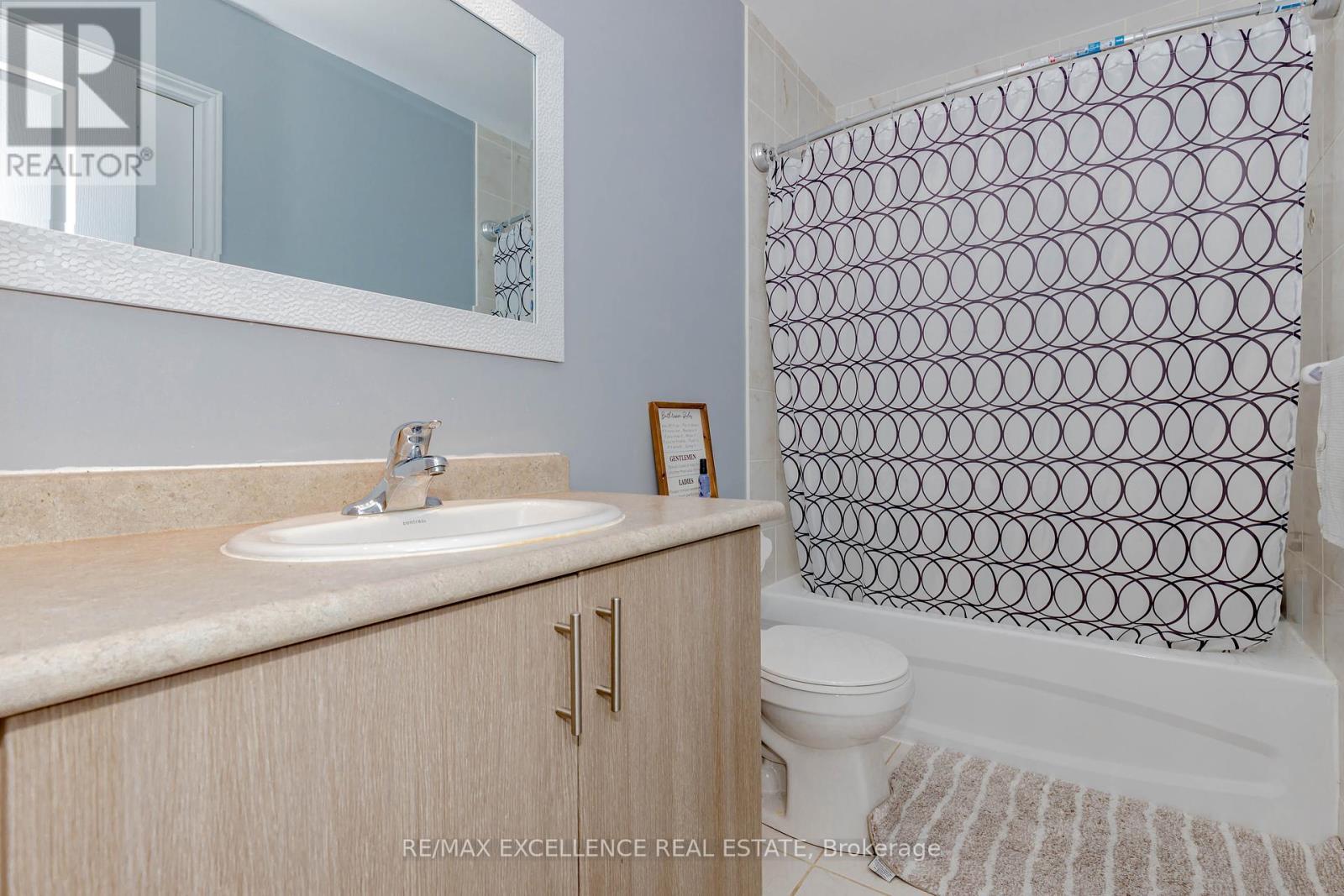 9 Hiscott Drive, Hamilton, ON - Indoor Photo Showing Bathroom
