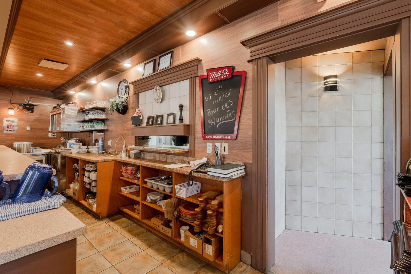 Bar - 6645 Route Louis-S.-St-Laurent, Compton, QC - Indoor