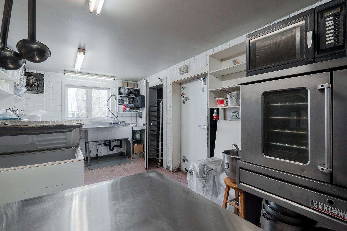 Kitchen - 6645 Route Louis-S.-St-Laurent, Compton, QC - Indoor Photo Showing Kitchen