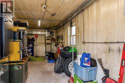 Side room in garage -