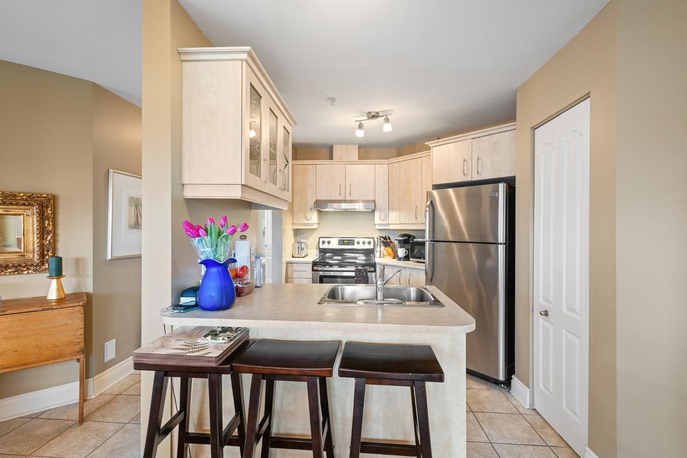 Kitchen - 101-35 Rue Du Quai, Magog, QC - Indoor Photo Showing Kitchen With Double Sink