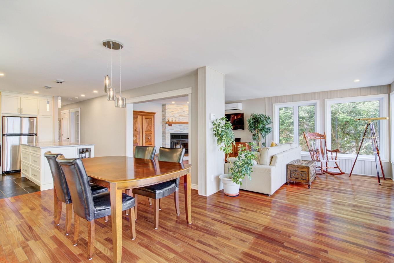 Salle à manger - 305 Ch. Poirier, Rigaud, QC - Indoor Photo Showing Dining Room