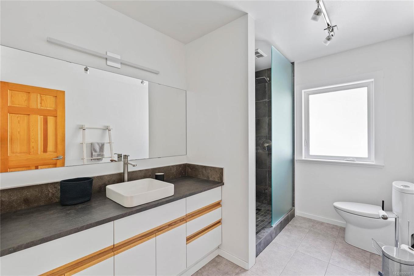 260 Old Divide Rd, Salt Spring, BC