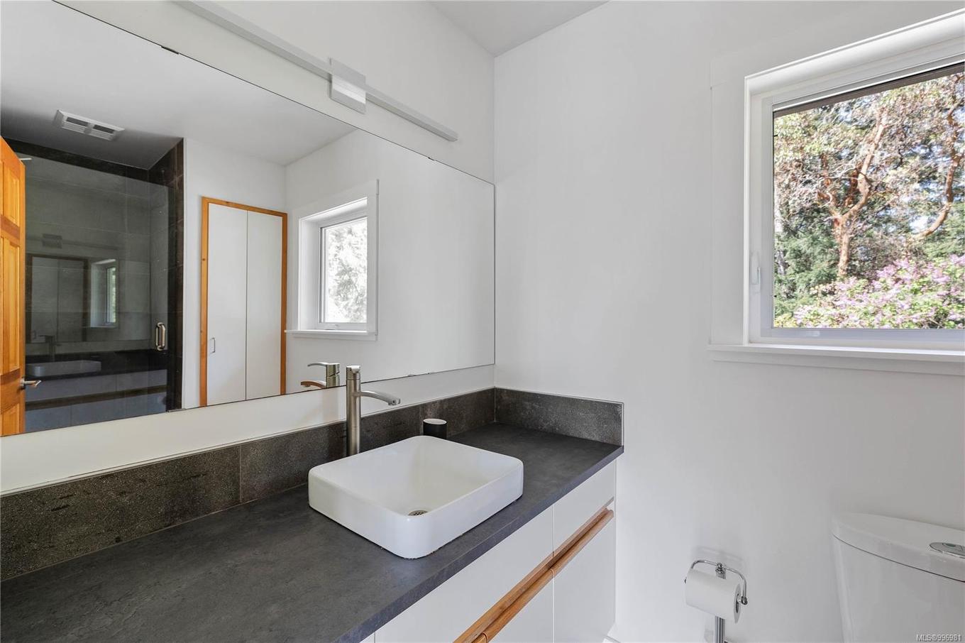 260 Old Divide Rd, Salt Spring, BC