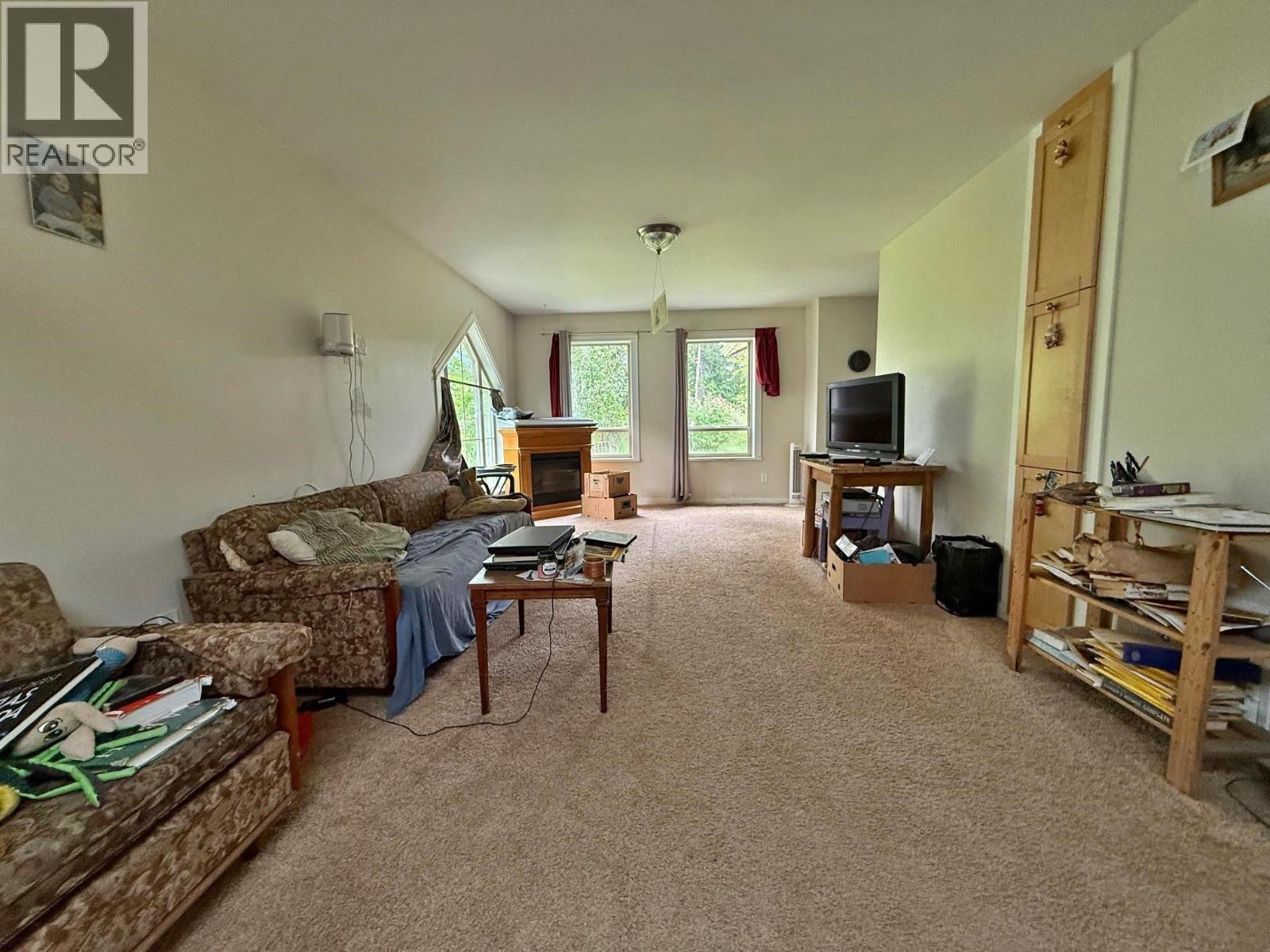 121 Brookfield Road, Clearwater, BC - Indoor Photo Showing Living Room