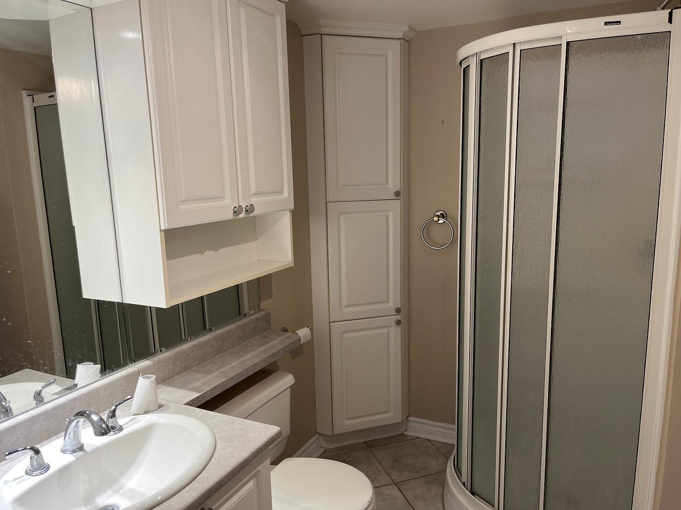 Salle de bains attenante à la CCP - 506-2505 Av. Du Havre-Des-Îles, Laval (Chomedey), QC - Indoor Photo Showing Bathroom