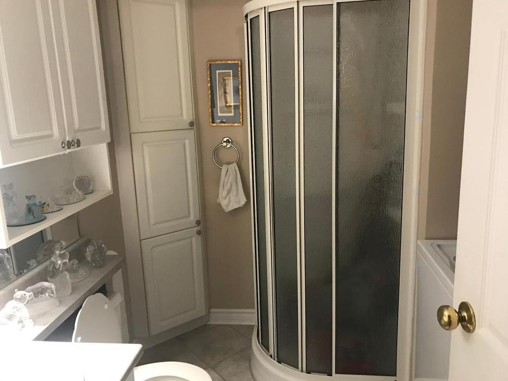 Salle de bains attenante à la CCP - 506-2505 Av. Du Havre-Des-Îles, Laval (Chomedey), QC - Indoor Photo Showing Bathroom