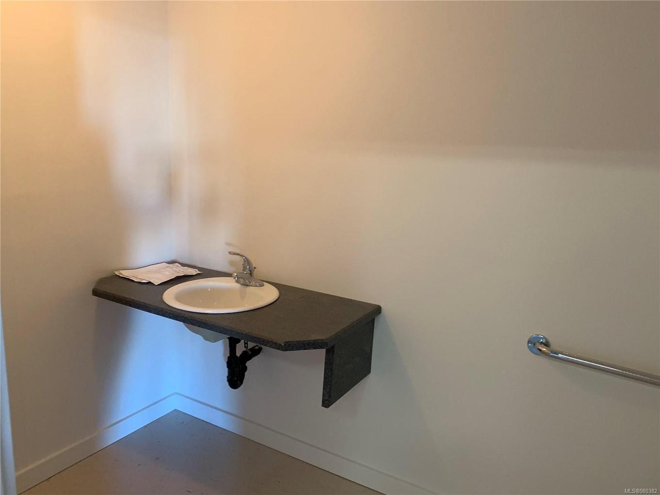 6-1645 Cedar Rd, Ucluelet, BC