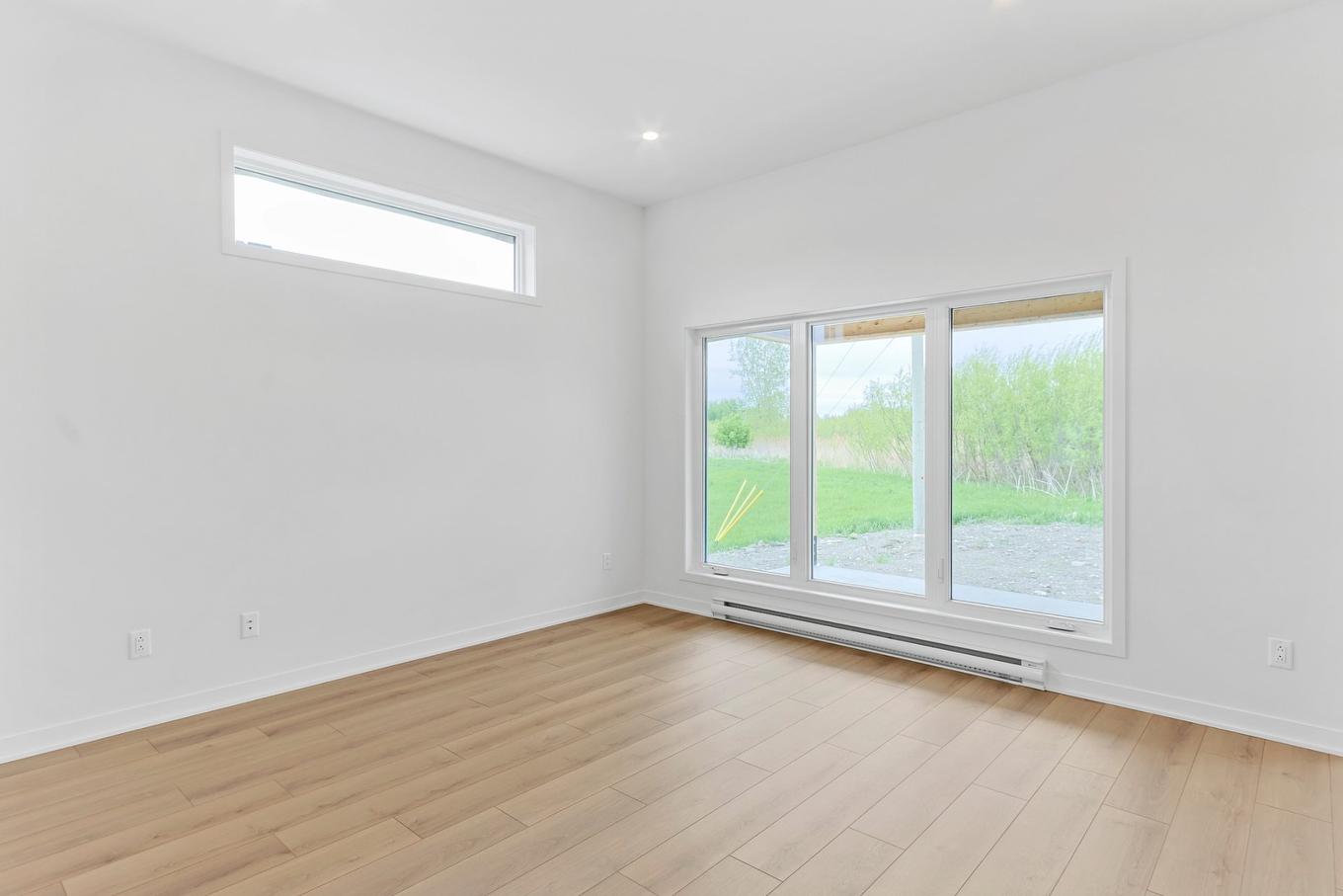 Living room - 251 Rue De La Barrière, Salaberry-De-Valleyfield, QC - Indoor Photo Showing Other Room