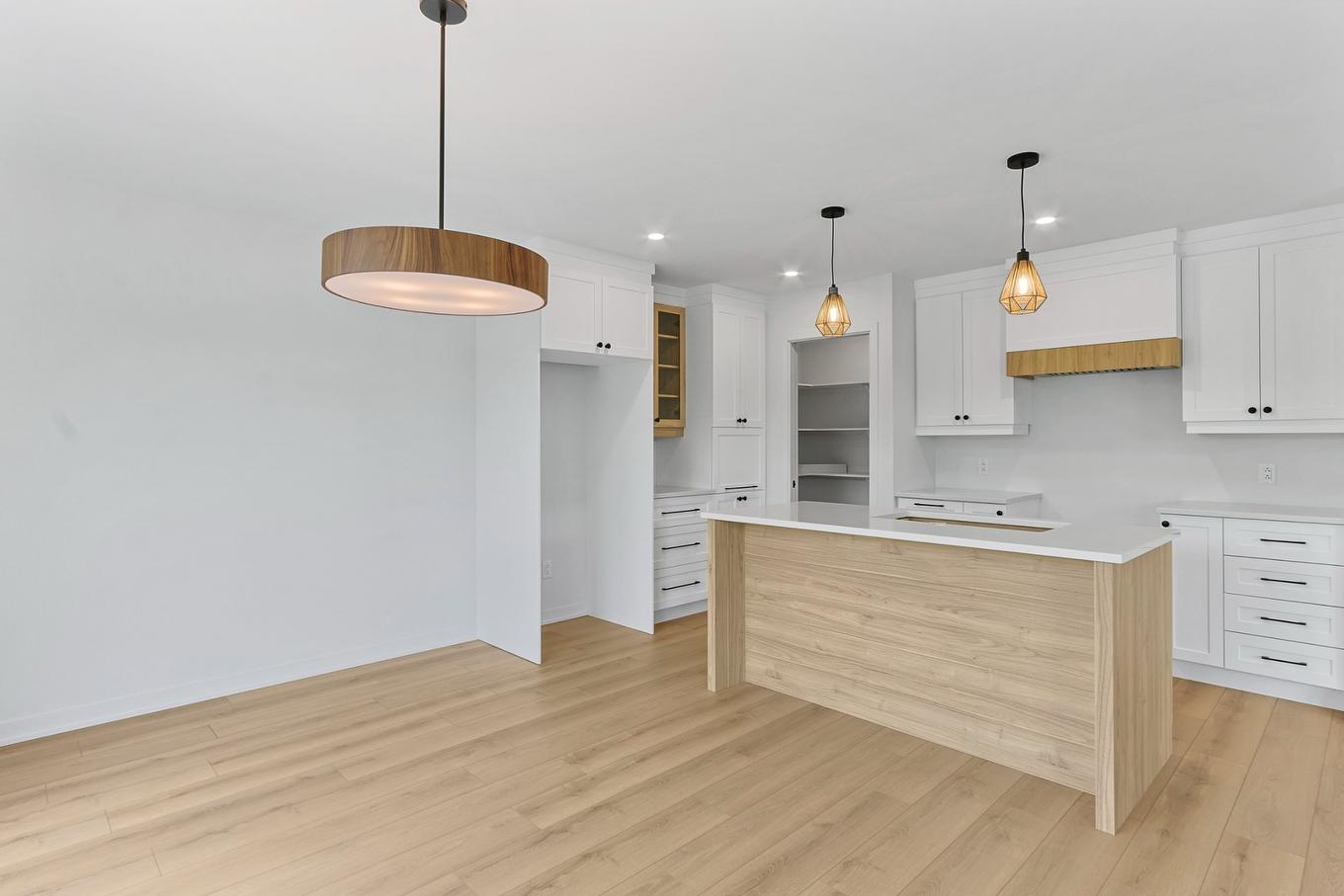 Dining room - 251 Rue De La Barrière, Salaberry-De-Valleyfield, QC - Indoor Photo Showing Kitchen