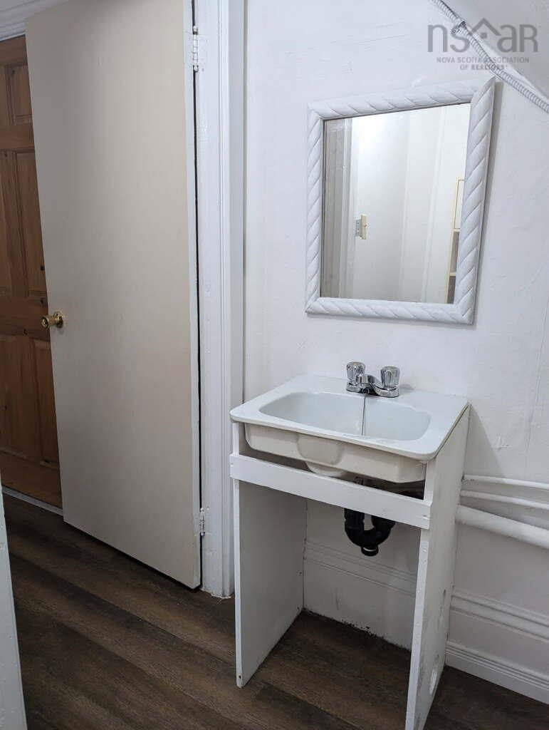 256 Main Street, Yarmouth, NS