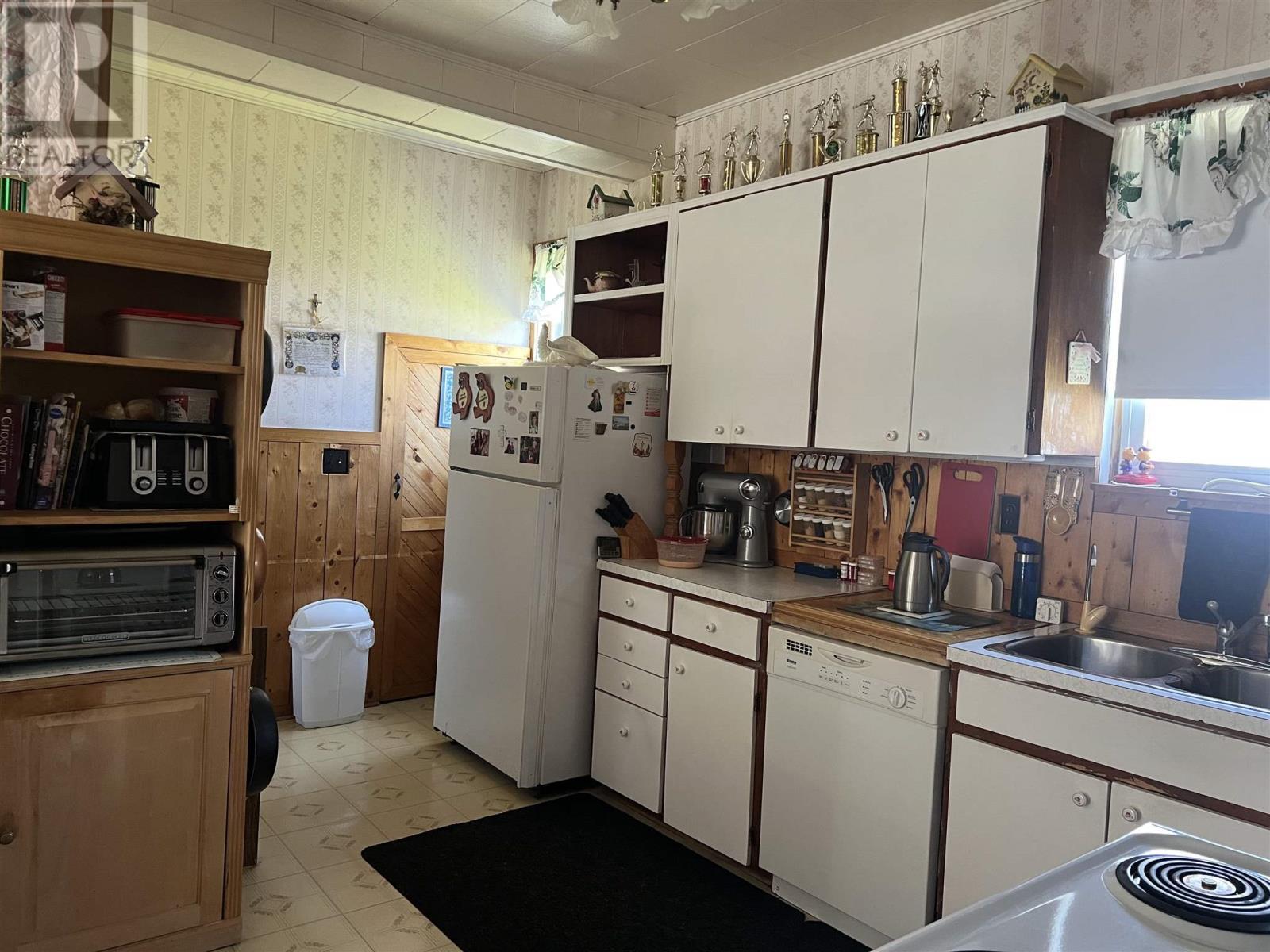 6 Williams St, Bruce Mines, ON - Indoor Photo Showing Kitchen With Double Sink