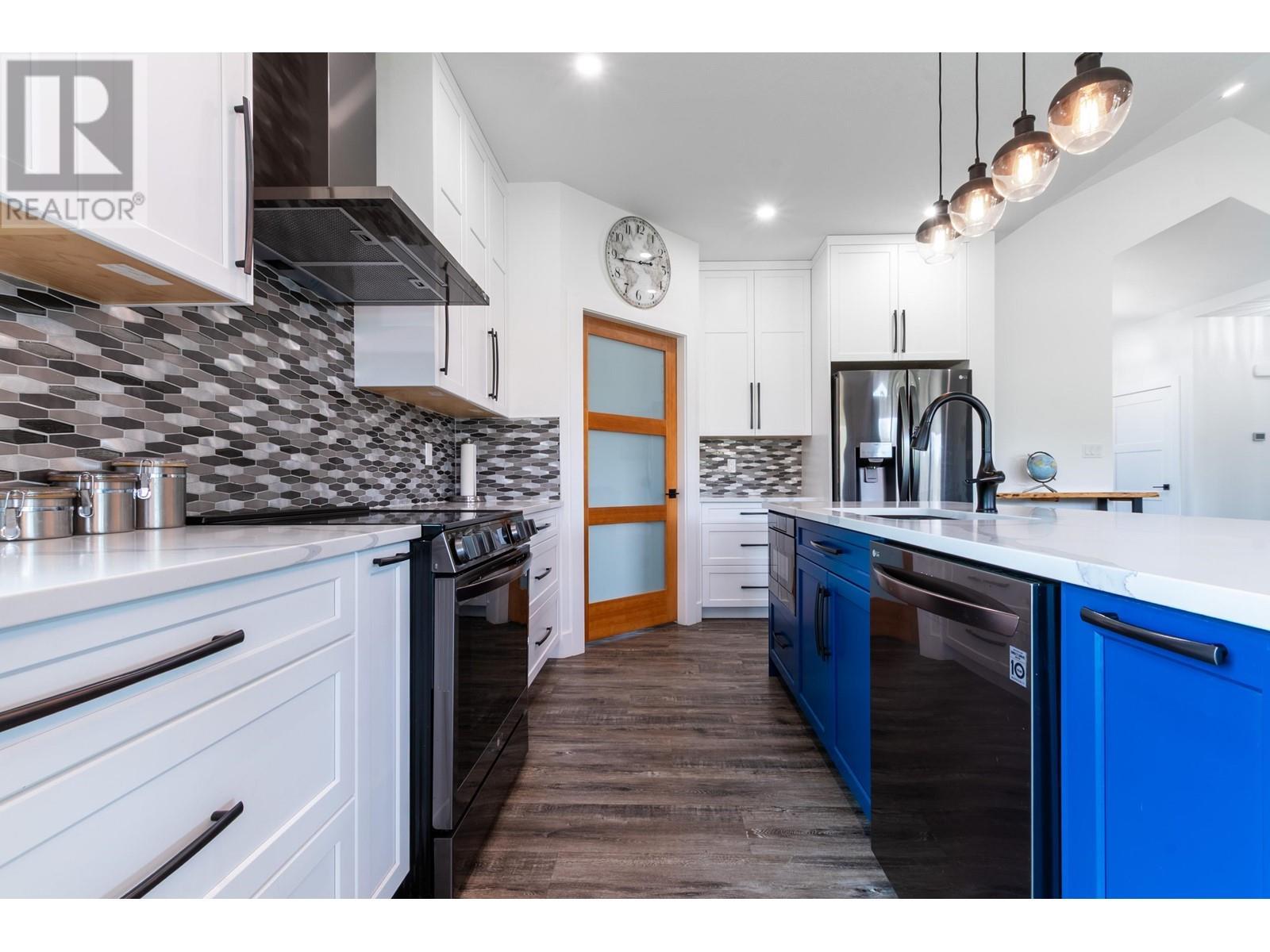 7400 Taborview Drive, Prince George, BC - Indoor Photo Showing Kitchen With Upgraded Kitchen