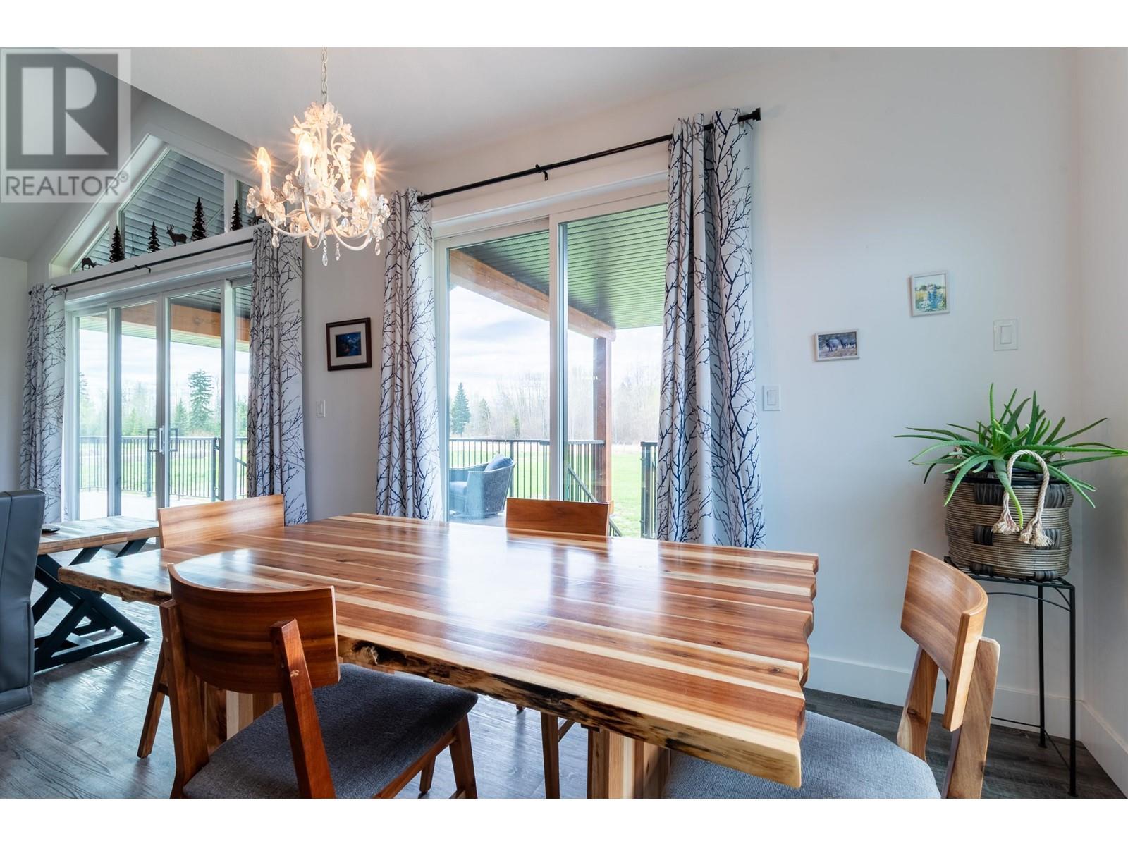 7400 Taborview Drive, Prince George, BC - Indoor Photo Showing Dining Room
